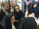 بازدید رییس گروه روانی اجتماعی و اعتیاد مرکز  بهداشت استان مرکزی از غرفه کاهش آسیب های اجتماعی وزارت بهداشت
