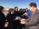 تبریک روز زن و مادر با اهدا گل به پرسنل مرکز بهداشت استان مرکزی به مناسبت ولادت با سعادت حضرت زهرا (س) و روز مادر