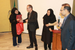 تقدیر و تشکر از تعدادی از فعالان در زمینه مبارزه با سل توسط مدیر گروه بیماریهای واگیر در همایش مراسم روز ملی مبارزه با سل،سالن همایش مرکز بهداشت استان مرکزی،۲۲مهرماه