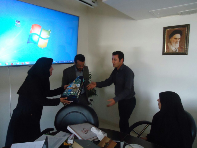 تقدیر و تشکر از تعدادی از فعالان دومین گردهمایی ادواری کارشناسان مسوول بیماریهای غیرواگیر،مرکز بهداشت استان مرکزی،۲۲مردادماه