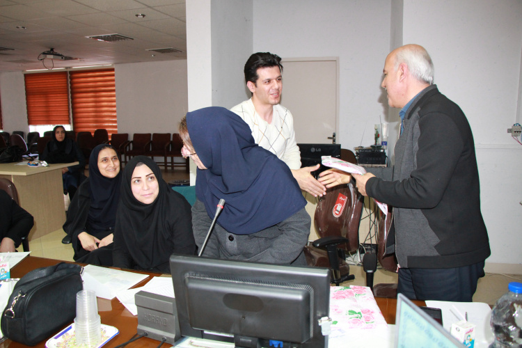 برگزاری مسابقه برای رابطین سلامت ادارات، سالن جلسات مرکز بهداشت استان مرکزی ، ۱۹ اسفند ماه