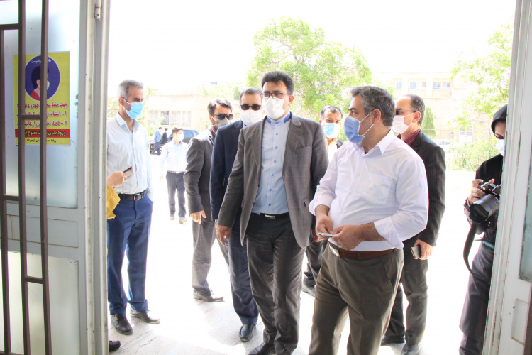 بازدید دکتر عبدالهیان از سالن دانشجوی شهید ساکی و نظارت بر روند واکسیناسیون کووید ۱۹ در استان مرکزی، ۱ اردیبهشت ماه