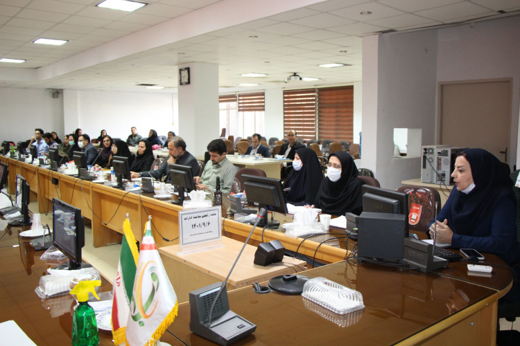 جلسه تبیین قانون جوانی جمعیت و الزام در اجرایی سازی ماده های قانونی ( اعم از مرخصی زایمان، دورکاری مادران باردار و شیرده و بیمه و ...)، سالن جلسات مرکز بهداشت استان مرکزی، ۶ آذر ماه