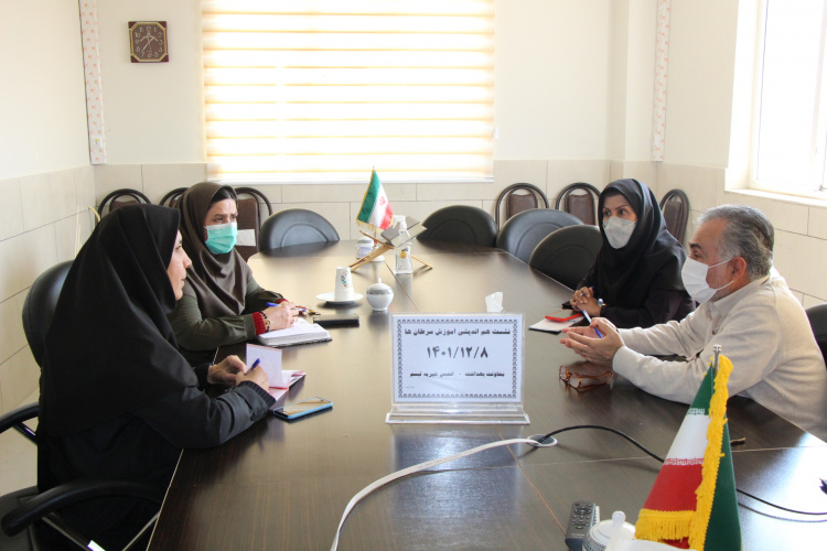 نشست هم اندیشی معاونت بهداشتی و انجمن خیریه تبسم در خصوص آموزش سرطان، سالن جلسات مرکز بهداشت استان مرکزی، ۸ اسفند ماه