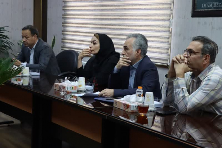 هم اندیشی رییس دانشگاه علوم پزشکی اراک با معاون بهداشتی و مسئولان دی.آی.سی(DIC) در خصوص این مراکز