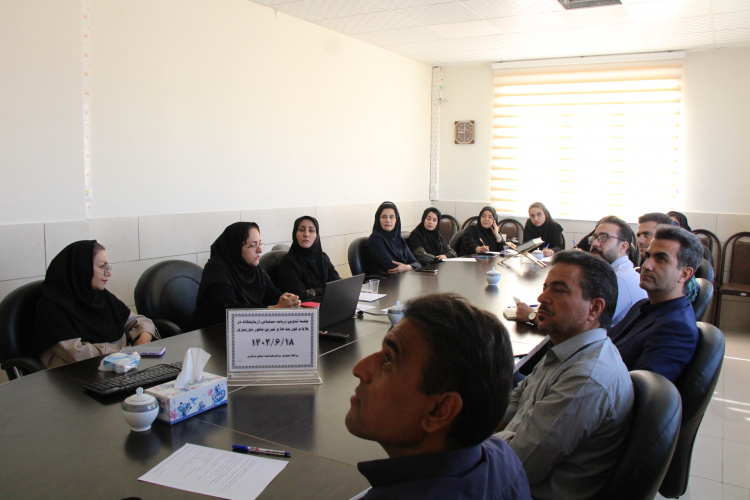 جلسه تدوین برنامه عملیاتی آزمایشگاه در بلایا و فوریت ها و تمرین مانور دور میزی، سالن جلسات مرکز بهداشت استان مرکزی، ۱۸ شهریور ماه