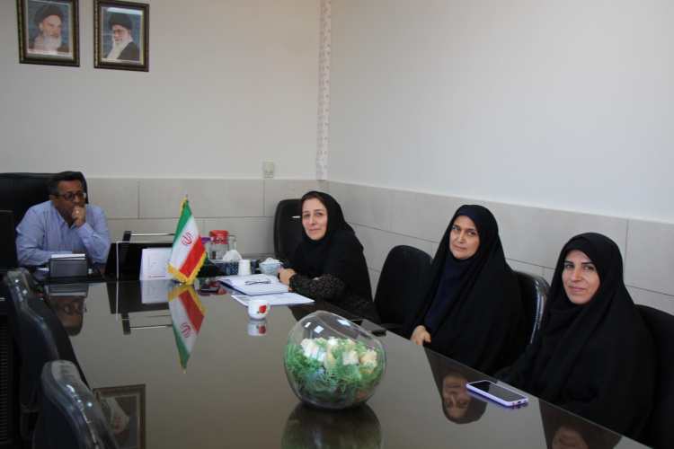 نشست سرپرست معاونت بهداشتی با همکاران گروه آموزش و ارتقا سلامت معاونت بهداشتی، سالن جلسات مرکز بهداشت استان مرکزی، ۲۷ شهریور ماه