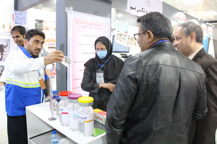 بازدید سرپرست معاونت بهداشتی از غرفه اداره مدیریت بیماری های واگیر وزارت بهداشت درمان و آموزش پزشکی