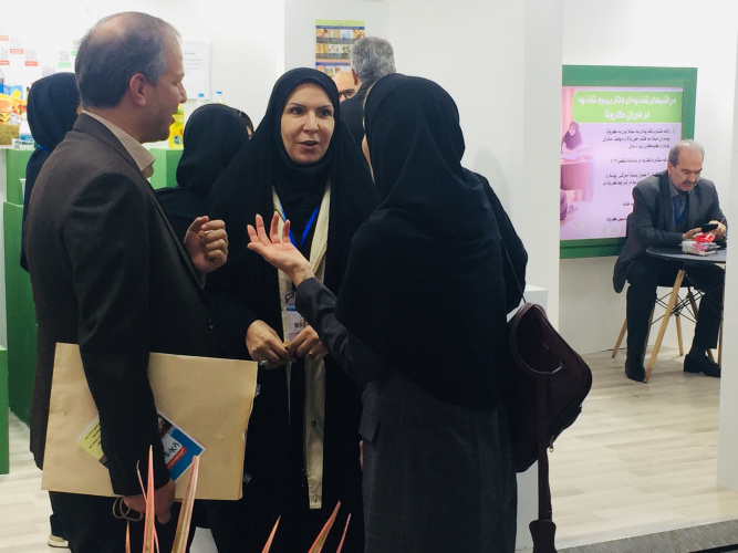 بازدید رییس گروه روانی اجتماعی و اعتیاد مرکز  بهداشت استان مرکزی  از غرفه اداره روانی اجتماعی و اعتیاد وزارت بهداشت