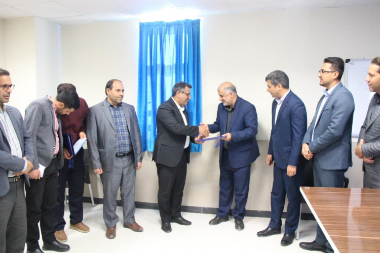 مراسم معارفه سرپرست شبکه بهداشت و درمان، رئیس مرکز بهداشت و سرپرست بیمارستان مهر خنداب انجام شد.