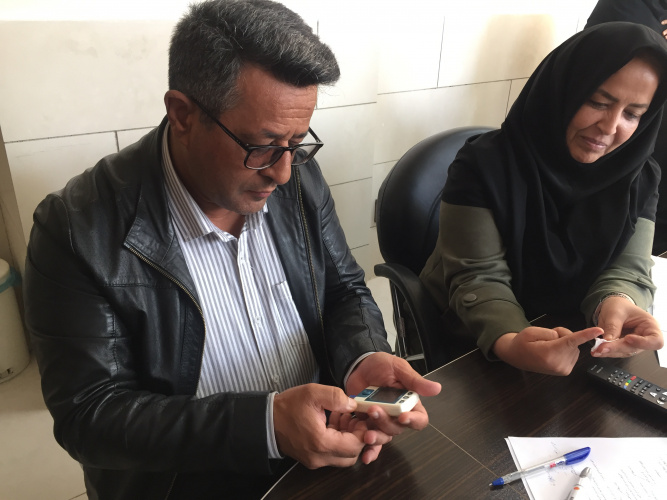 تست قند خون درحاشیه کمیته پویش ملی غربالگری دیابت و فشارخون بالا انجام شد