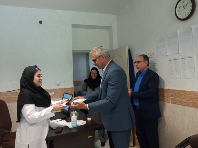 تبریک روز دندانپزشک و تقدیر از دندانپزشکان مرکز خدمات جامع سلامت ولیعصر