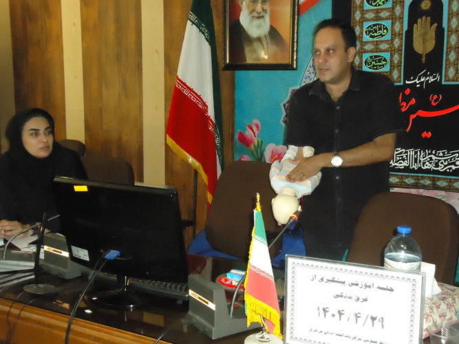 جلسه آموزشی پیشگیری از غرق‌شدگی در مرکز بهداشت اراک برگزار شد